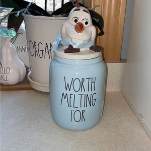 Rae Dunn Worth melting for canister